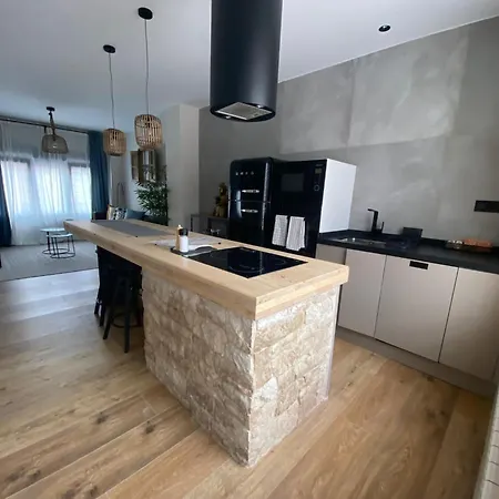 Cornelia 01 Apartamento *